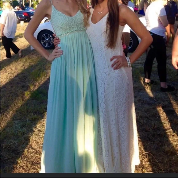 CHAMPAGNE & STRAWBERRY WHITE LACE DRESS SIZE SMALL - Picture 1 of 6